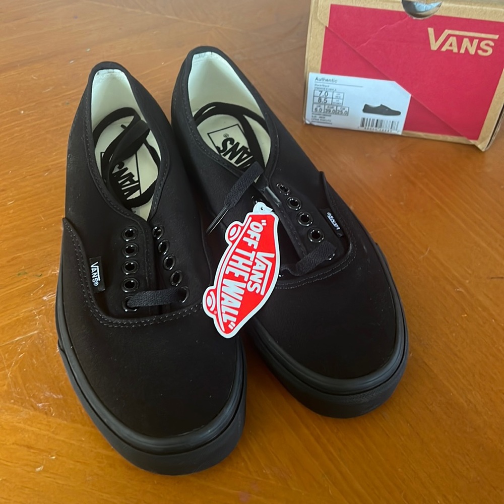NEW Black Vans AUTHENTIC Mens Size 7 Women’s Size 8.5